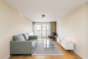 City Relay Apartment with Balcony